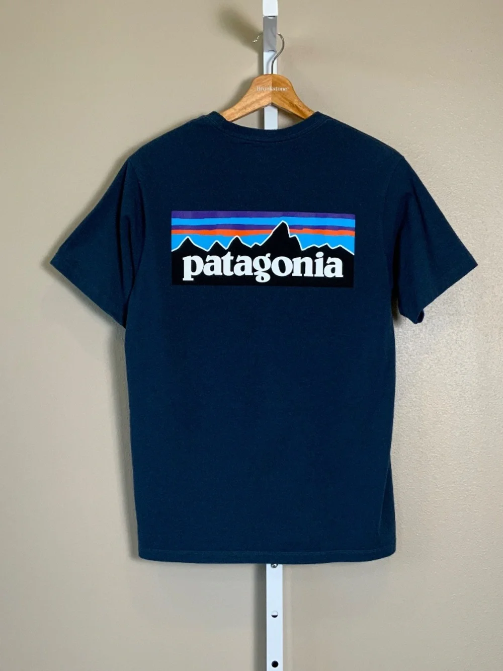 Patagonia P-6 & Line Logo Ridge Pocket Responsibili Tee SS T-Shirts Lot of (3)